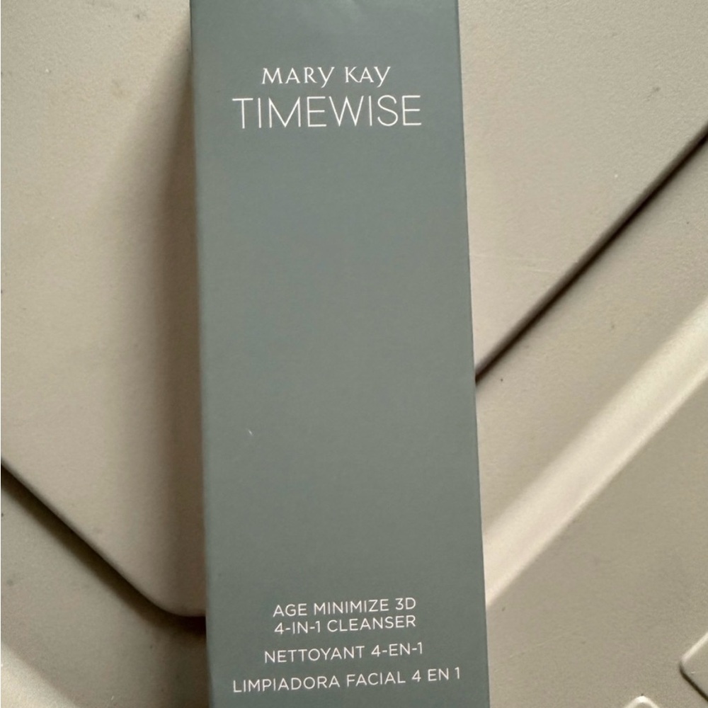 Mary Kay Timewise 4-in-1 Cleanser in Gray